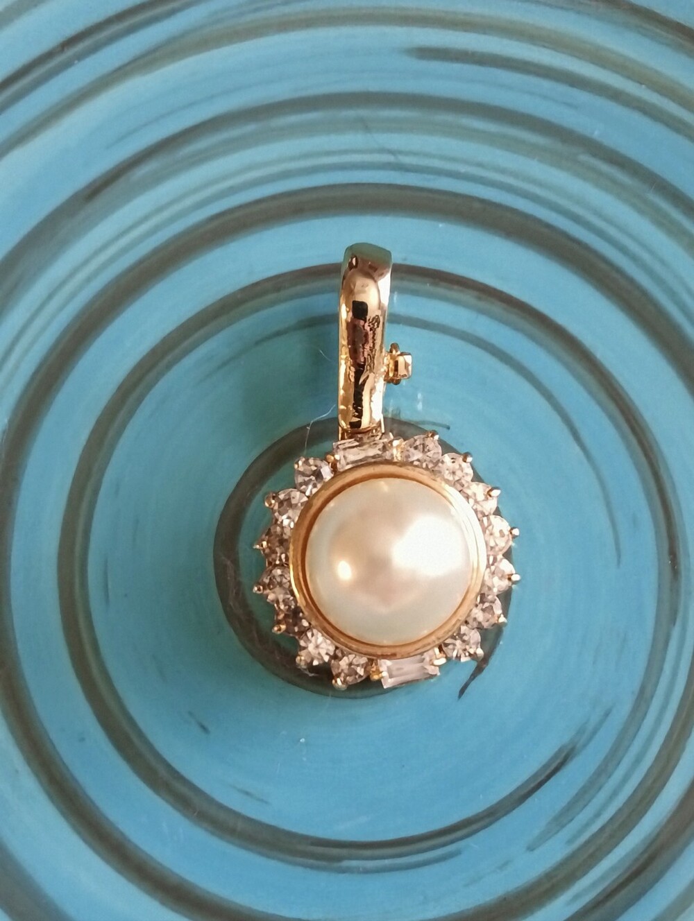 Gold Tone Pearl & Faux diamond Pendant